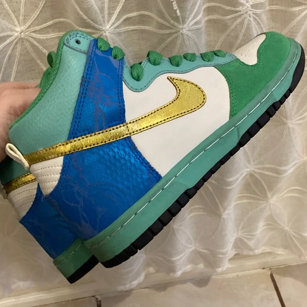 Nike Shoes - Picture 7 of 12